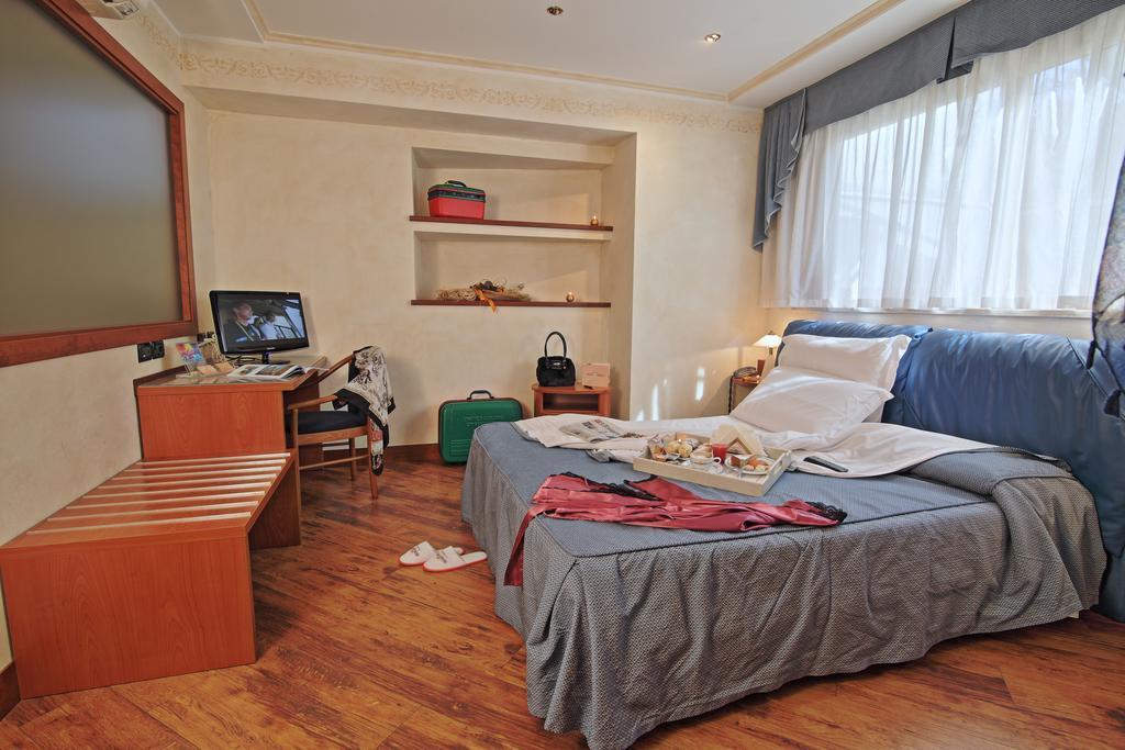 Hotel Aurora Wellness & Spa Tivoli Terme Habitación foto